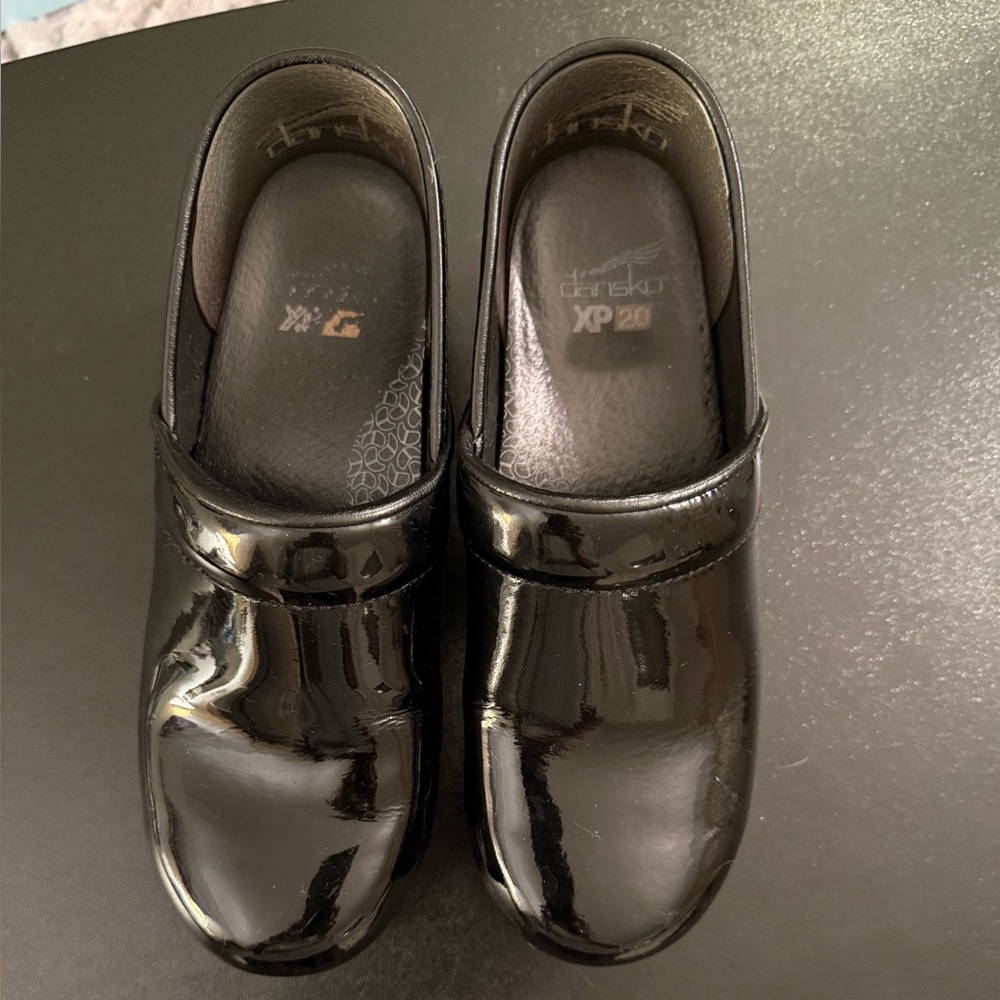 Dansko Pro XP 2.0 Black Patent Leather Clogs Size 38  or US 7.5/8